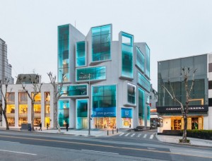 fachada-de-vidro-com-iluminacao-led-em-gangnam-seul-por-mvrdv