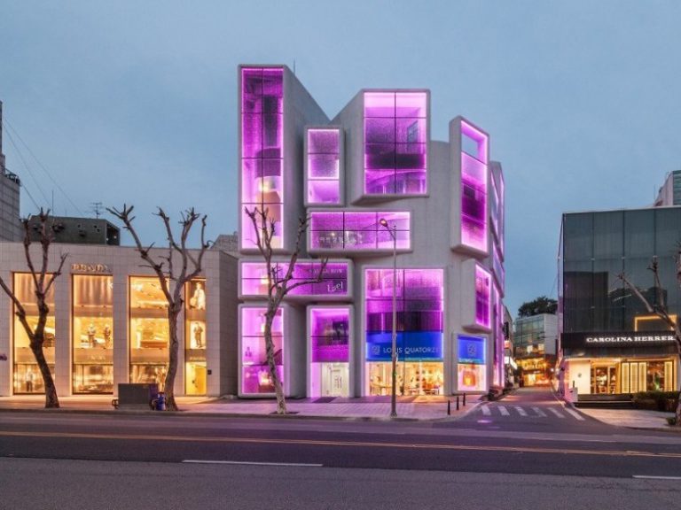 Gangnam Style: fachada de vidro com iluminação LED colore edifício em Gangnam