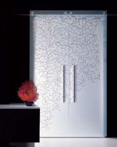 portas-deslizantes-em-vidro-serigrafado-por-casali