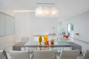 decoracao-clean-sala-de-jantar-de-casa-em-miami-por-dkor-interiors