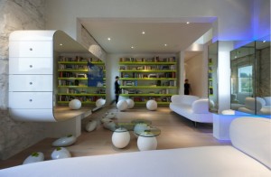 decoracao-futurista-moveis-laqueados-e-espelhos-apartamento-em-florenca-na-italia-pelo-arquiteto-simone-micheli