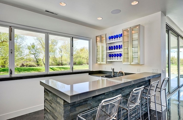 decoracao-clean-e-minimalista-bancada-da-cozinha-em-ilha-casa-em- treasure-valley-idaho-por-tradewinds