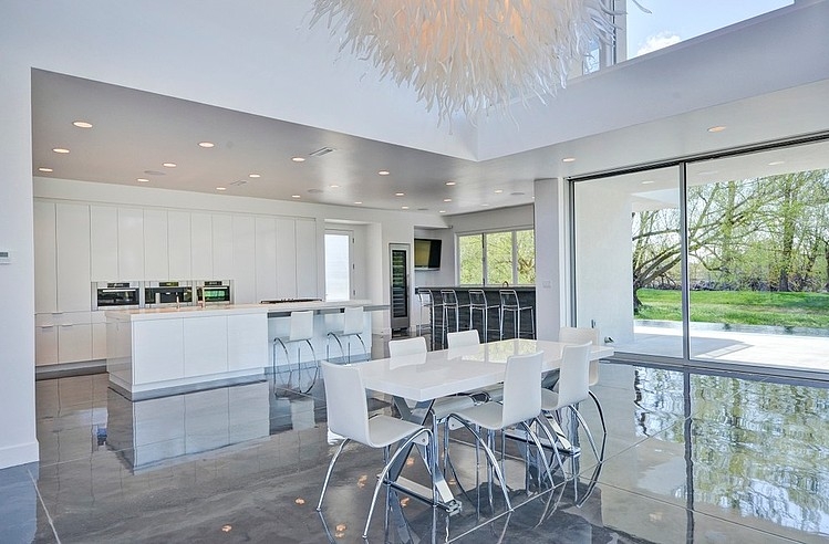 decoracao-clean-e-minimalista-cozinha-integrada-casa-em- treasure-valley-idaho-por-tradewinds