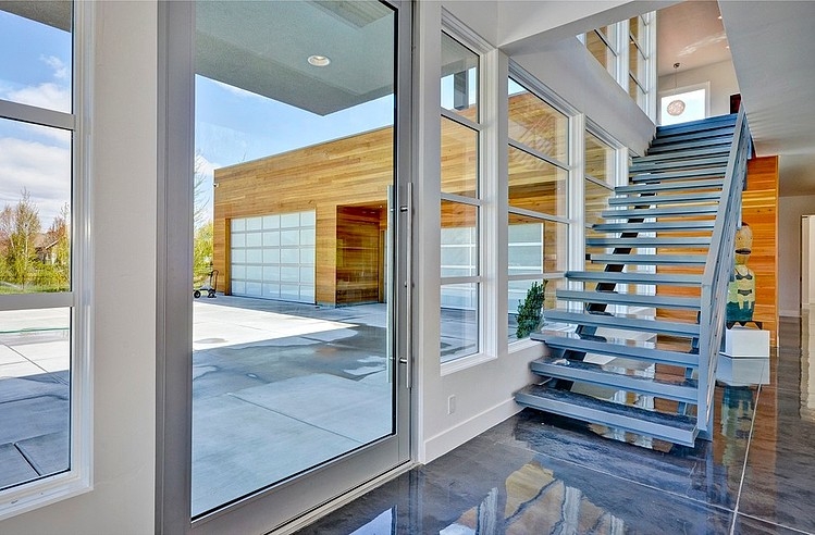 decoracao-clean-e-minimalista-escada-em-aco-de-casa-em- treasure-valley-idaho-por-tradewinds