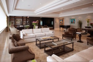 decoracao-neoclassica-sala-de-estar-de-apartamento-na-cidade-do-mexico-por-arco-arquitetura
