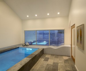 piscina-coberta-casa-de-campo-em-marin-california-por-griffin-enright