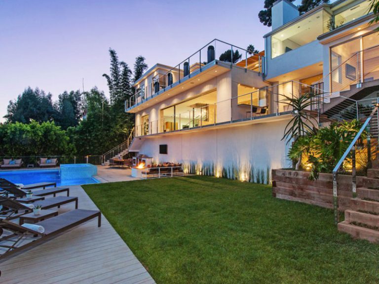 Casa em Los Angeles com arquitetura sofisticada e elegante