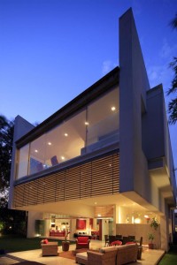 arquitetura-varanda-de-casa-com-estrutura-em-balanco