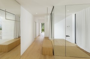 closet-com-portas-espelhadas-casa-em-dubrovnik-na-croacia