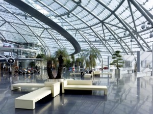 cobertura-de-vidro-estrutural-hangar-da-red-bull-em-salzburgo-austria