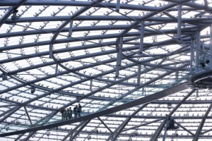 cobertura-de-vidro-hangar-da-red-bull-em-salzburgo-austria