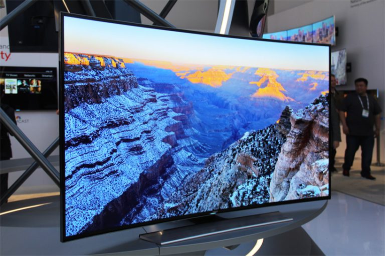 Samsung apresenta TV com tela curva de 105 polegadas
