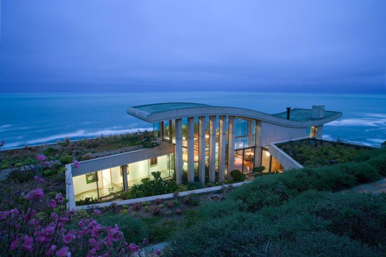 Casa no litoral chileno por Raimundo Anguita