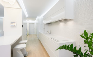 cozinha-branca-apartamento-em-rostov-do-dom-russia
