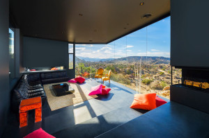 decoracao-exotica-sala-de-casa-em-palm-springs-california