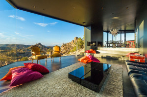 decoracao-exotica-sala-de-estar-casa-em-palm-springs-california