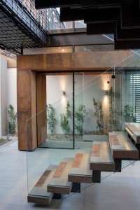 escada-de-vidro-casa-em-pretoria-africa-do-sul