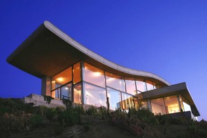 fachada-moderna-casa-litoral-chileno-zapallar-papudo