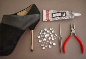 personalizar-sapato-com-gemas-de-vidro