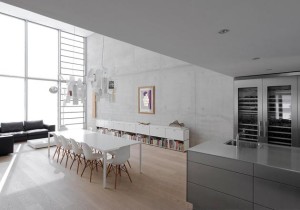 sala-de-estar-com-pe-direito-duplo-casa-em-karlsruhe-alemanha
