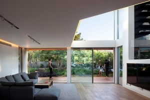 sala-de-estar-envidracada-casa-em-netanya-israel