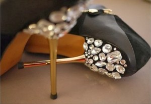 sapato-personalizado-com-pedras-de-vidro