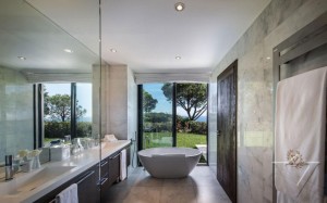 decoracao-banheiro-do-casal-casa-em-saint-tropez