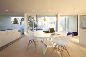 sala-clean-e-moderna-casa-em-lido-di-jesolo-italia