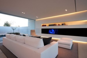 sala-de-estar-moderna-e-clara-casa-em-lido-di-jesolo-italia