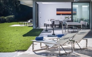 sala-de-jantar-integrada-jardim-casa-em-saint-tropez
