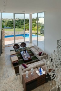 sala-em-pe-direito-alto-casa-no-alphaville-goiania