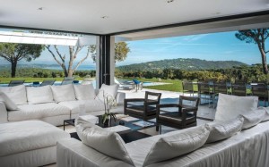sala-envidracada-casa-em-saint-tropez