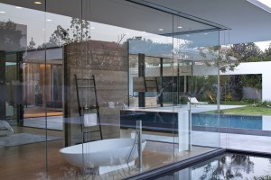 banheiro-e-quarto-integrados-casa-em-tel-aviv-israel