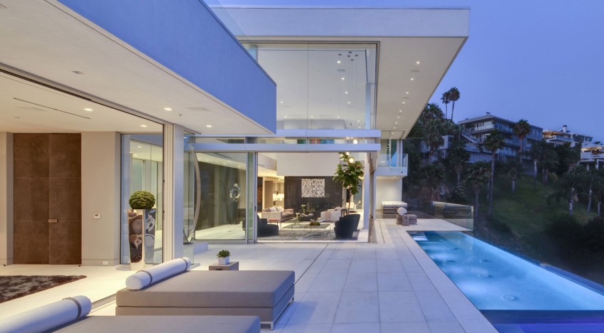 deck-panoramico-com-piscina-borda-infinita-casa-em-hollywood