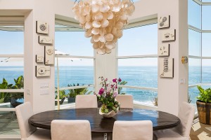 decoracao-tropical-sala-de-jantar-casa-de-praia-em-malibu-los-angeles