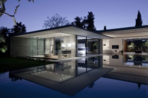 quarto-de-casal-integrado-com-piscina-casa-em-tel-aviv-israel