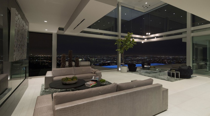 sala-de-estar-pe-direito-duplo-casa-em-hollywood