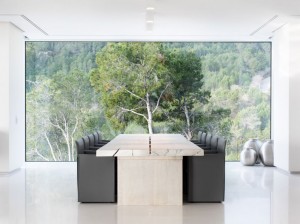 sala-de-jantar-clara-e-iluminada-casa-em-palma-de-maiorca