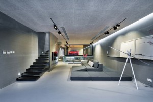 carro-estacionado-na-sala-casa-em-sai-kung-hong-kong