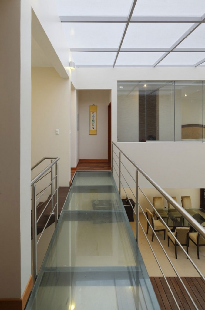 corredor-com-piso-de-vidro