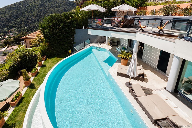 deck-com-piscina-casa-de-praia-riviera-francesa