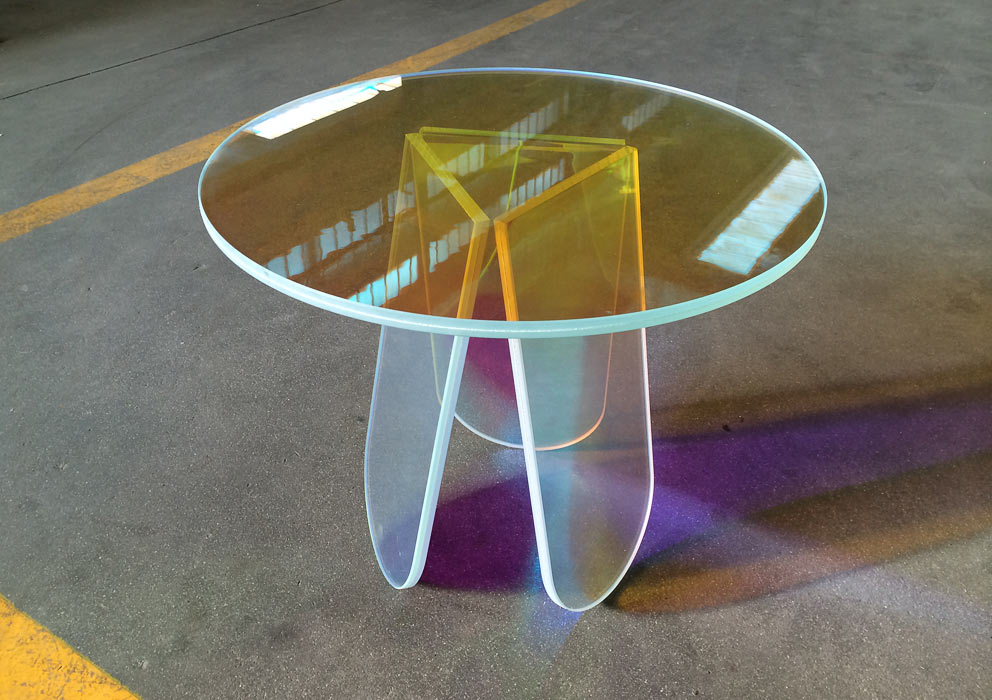 mesa-lateral-de-vidro-colorido