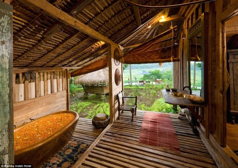 banheira-zen-bangalo-hotel-em-bali-bambu-indah