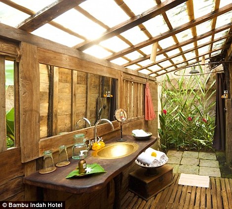 banheiro-ao-ar-livre-jardim-de-inverno-hotel-em-bali-bambu-indah
