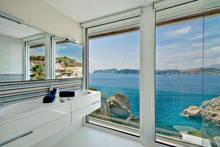 decoracao-banheiro-vista-pro-mar-casa-em-mallorca