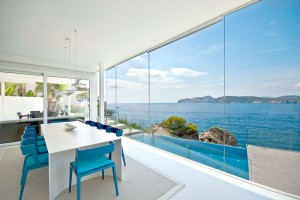 decoracao-sala-de-jantar-clean-casa-em-mallorca