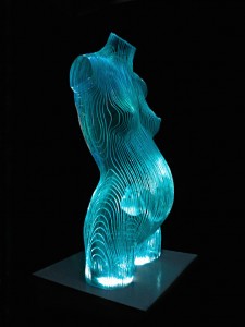 escultura-3d-mulher-em-vidro