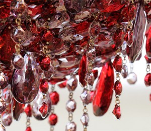 lustre-de-cristais-vermelhos