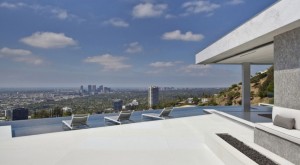 piscina-deck-molhado-casa-em-los-angeles