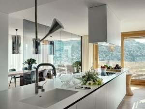 cozinha-integrada-e-envidracada-em-edificio-na-suica